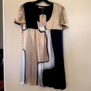 Elegant Black/tan(goldish)/cream tunic. Size L NWT